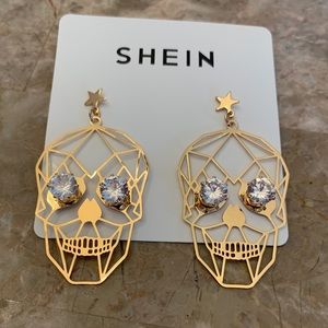 Gold tone Goth Halloween skull earrings